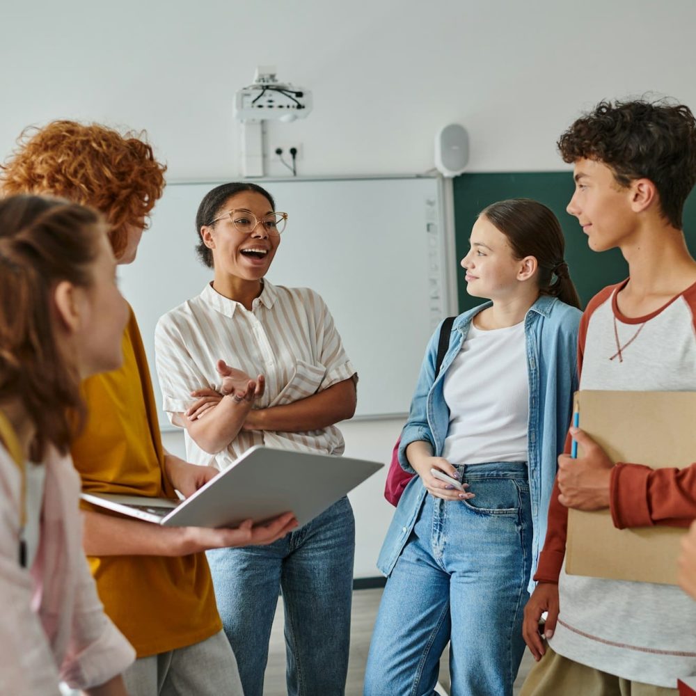 sspp-music-teacher-with-kids sspp-music-teacher-with-kids